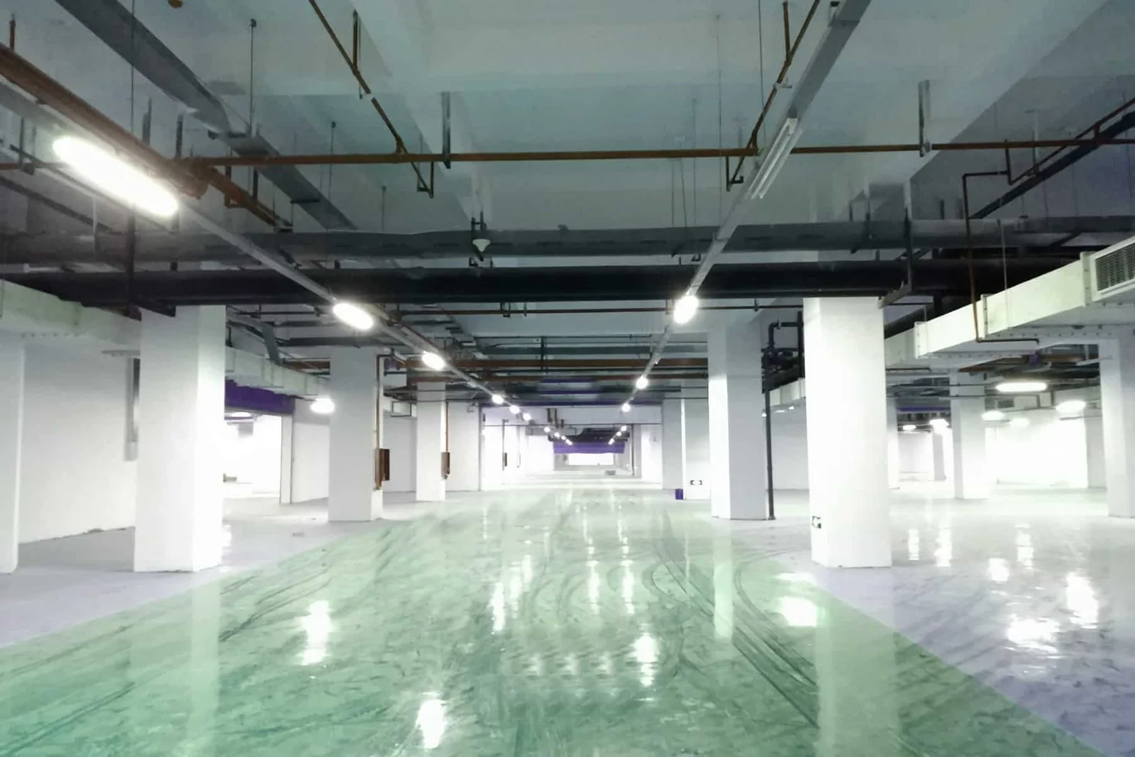 إنارة LED بوحدات ثلاثية الحماية