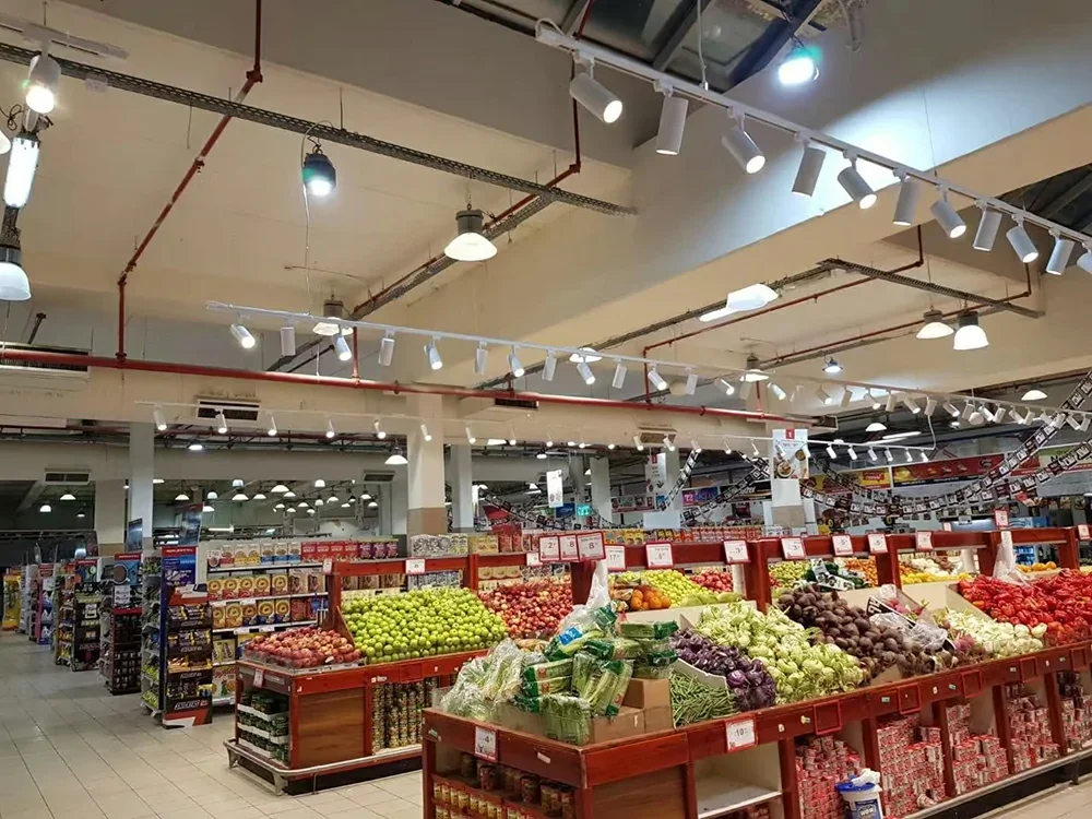 إنارة LED على مسار