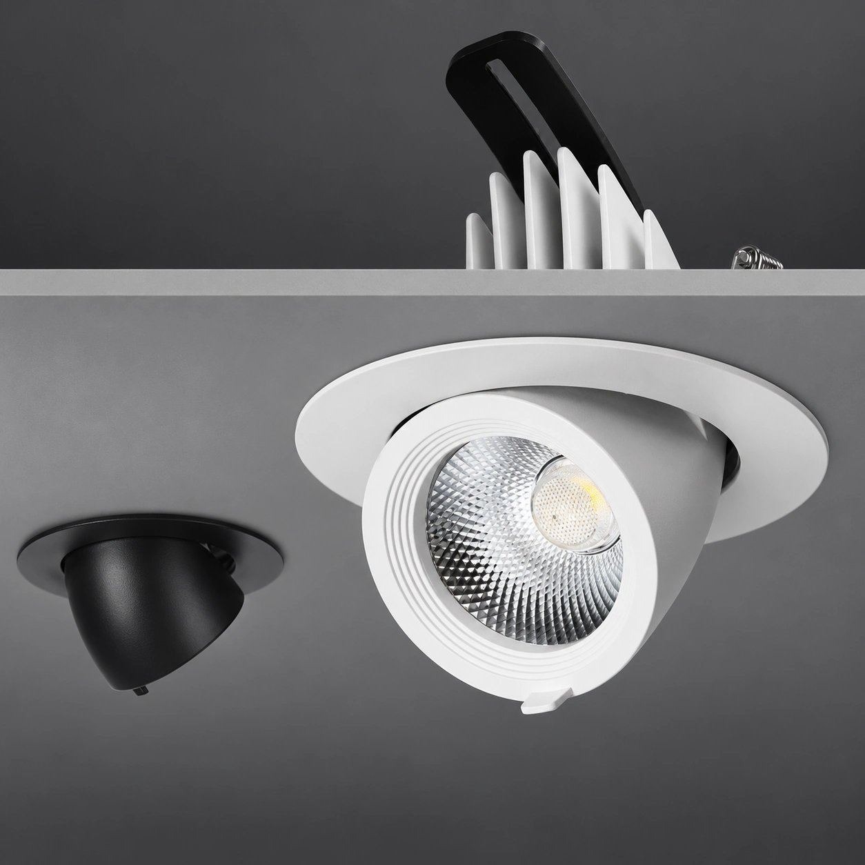 داونلايت LED بإطار قابل للتوجيه
